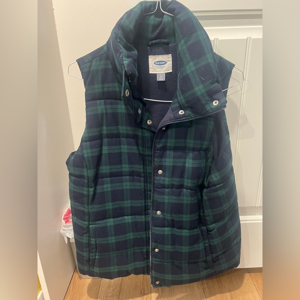 Old Navy Large Women’s Plaid Puffer Vest
